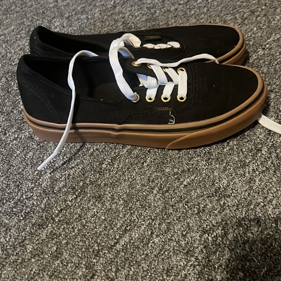 Vans - Picture 3 of 6